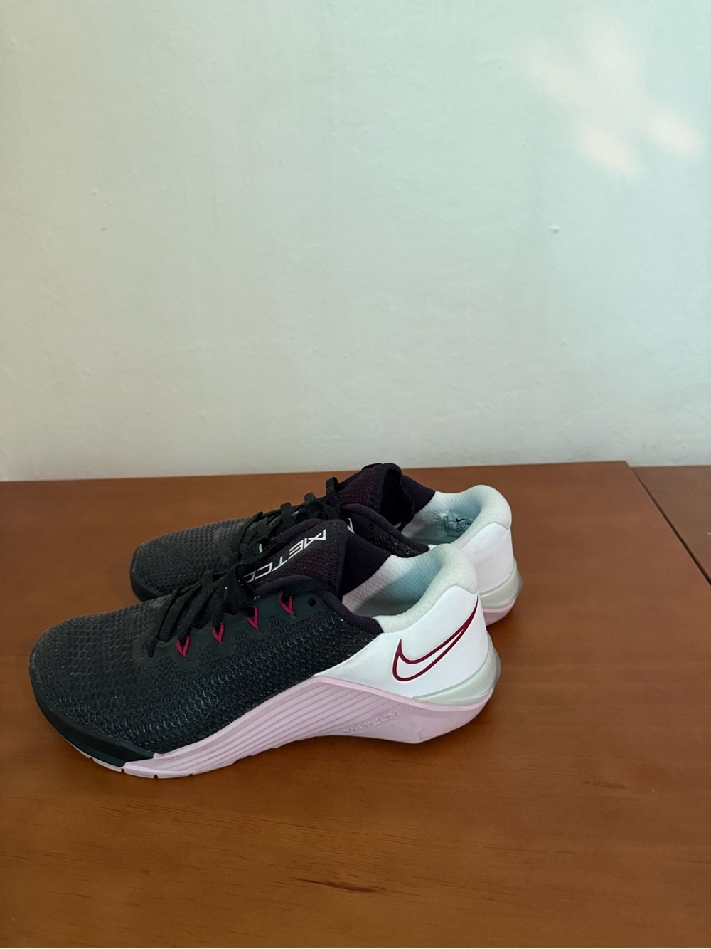 Nike Women’s Black with Pink & White Metcon 5